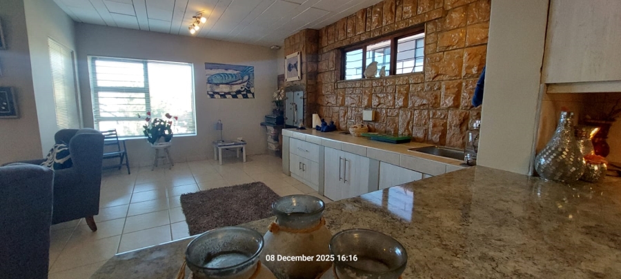 6 Bedroom Property for Sale in Wavecrest Eastern Cape